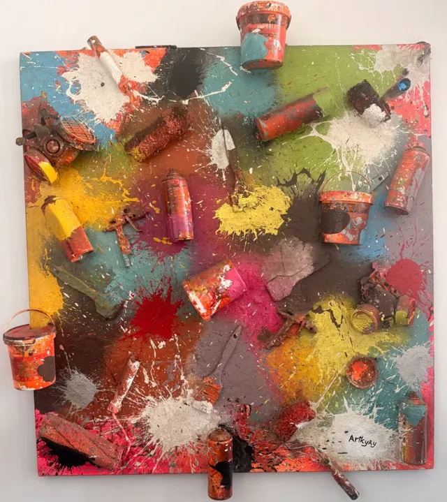 « C'est mon travail », acrylique et matériaux recyclés sur toile, 120 × 100 cm, 2022 — œuvre d'Artkyry